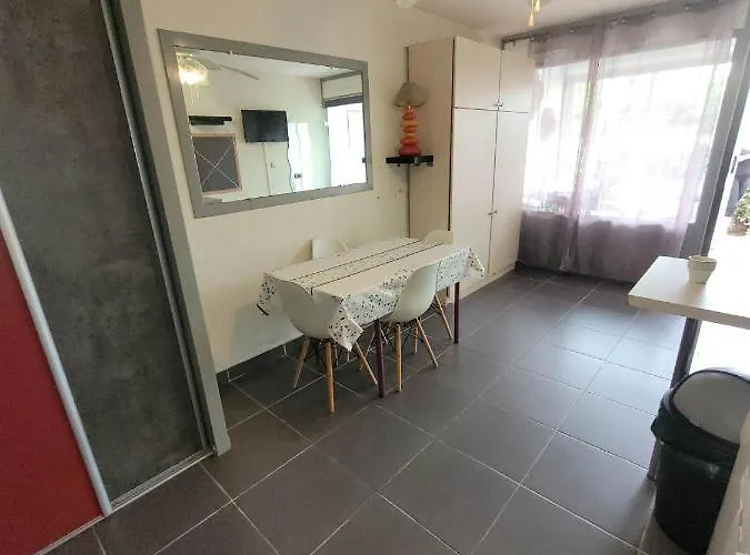 Location Studio + Loggia Le Cap D'agde 6 Personnes Appartement