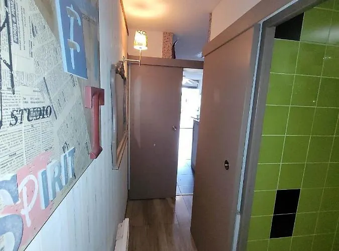 Appartement Location Studio + Loggia Le Cap D'agde 6 Personnes *